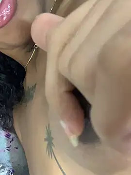 Snapshot of turabbitxx chatting on 02.15.25 turabbitxx online show from 02.15.25