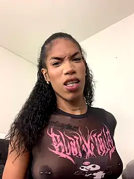 Snapshot of turabbitxx chatting on 10.25.25 turabbitxx online show from 10.25.25