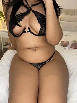 Snapshot of Exotic-mia chatting on 01.22.25 Exotic-mia online show from 01.22.25