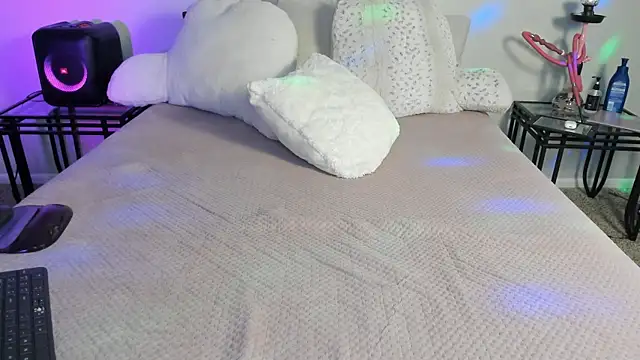 yiauana online show from 01.23.25