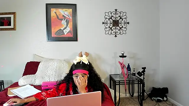 yiauana online show from 02.13.25