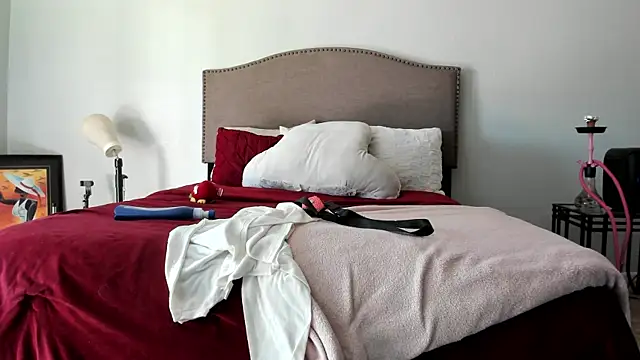 yiauana online show from 09.08.25