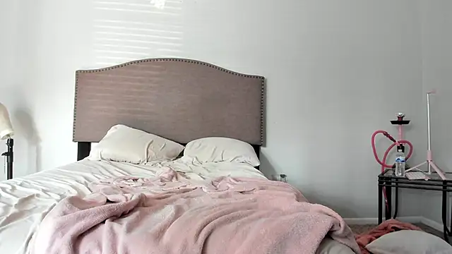 yiauana online show from 09.18.25