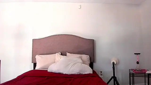 yiauana online show from 10.13.25