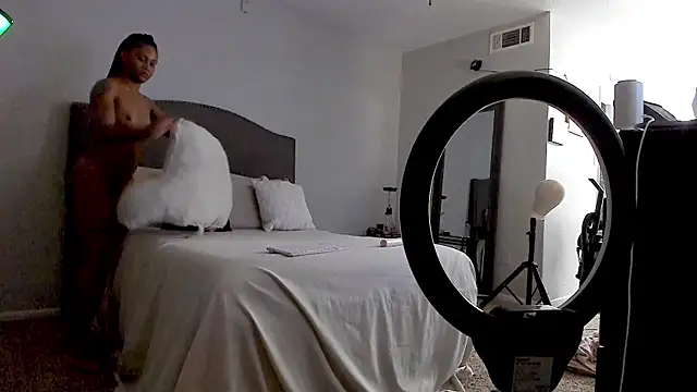 yiauana online show from 10.20.25