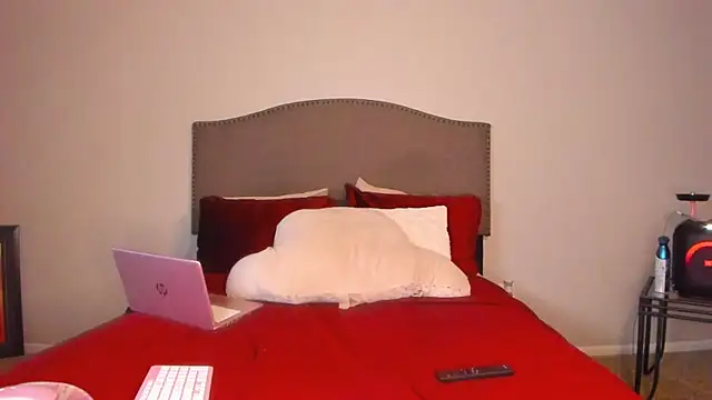 yiauana online show from 12.04.25