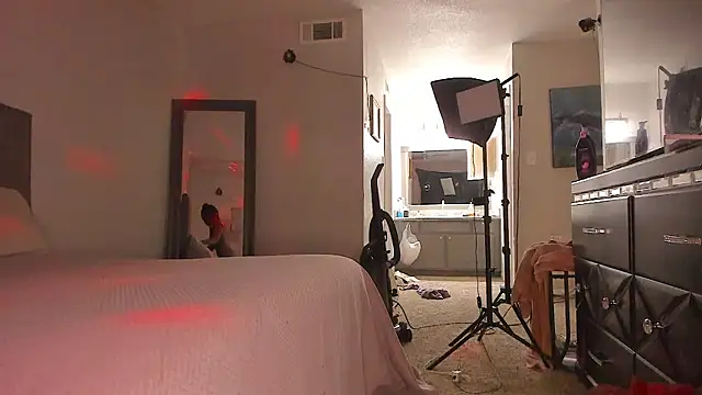 yiauana online show from 04.19.26