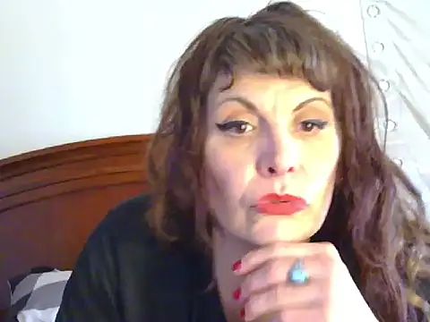 Snapshot of HeyyImHarlowe chatting on 12.21.24 HeyyImHarlowe online show from 12.21.24