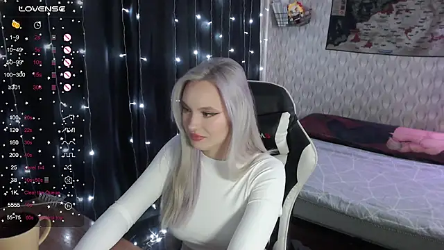 Snapshot of VikaPowers chatting on 12.26.24 VikaPowers online show from 12.26.24