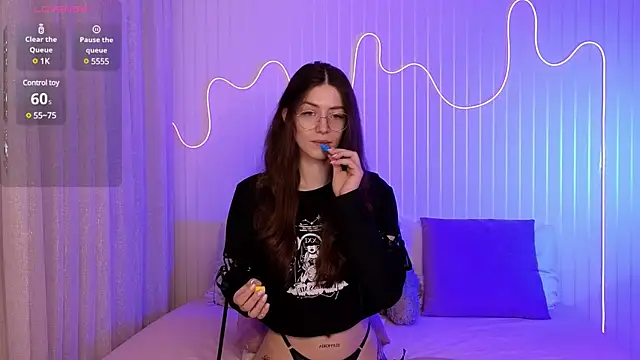 Ester Hill online show from 12.11.24