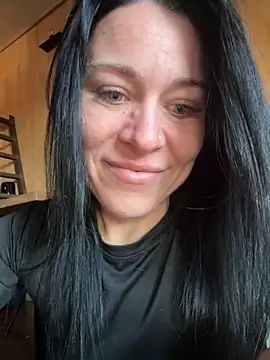 Snapshot of CuteNata chatting on 11.23.25 CuteNata online show from 11.23.25