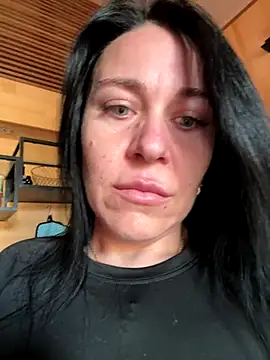 Snapshot of CuteNata chatting on 11.30.25 CuteNata online show from 11.30.25