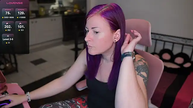 Snapshot of gennyrock chatting on 12.29.24 gennyrock online show from 12.29.24