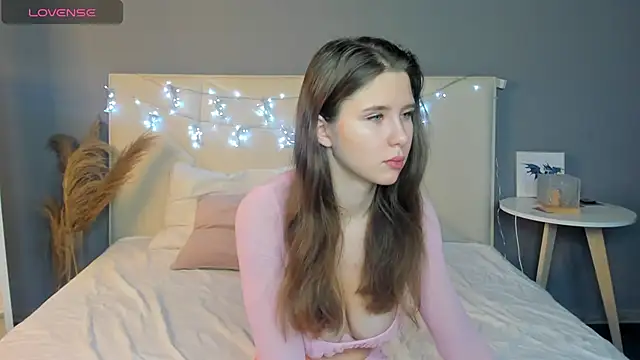 Snapshot of Ameliia_castro chatting on 12.13.24 Ameliia castro online show from 12.13.24