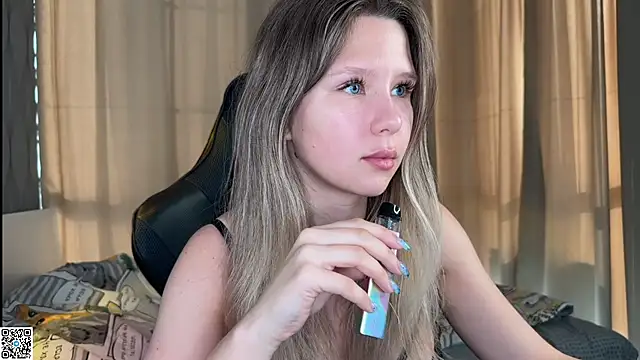 Snapshot of Ameliia_castro chatting on 10.05.25 Ameliia castro online show from 10.05.25