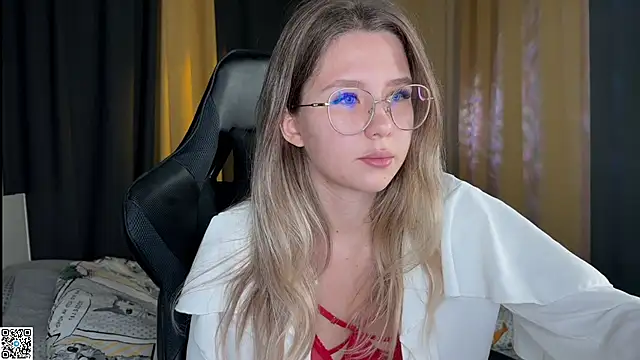 Snapshot of Ameliia_castro chatting on 10.12.25 Ameliia castro online show from 10.12.25