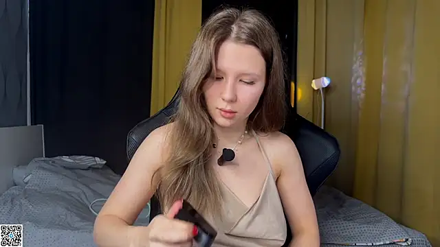 Snapshot of Ameliia_castro chatting on 10.27.25 Ameliia castro online show from 10.27.25