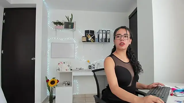 Snapshot of susana_monroy chatting on 05.06.26 susana monroy online show from 05.06.26