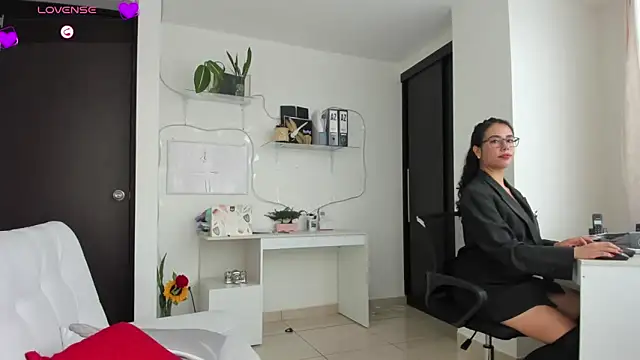 Snapshot of susana_monroy chatting on 05.20.26 susana monroy online show from 05.20.26