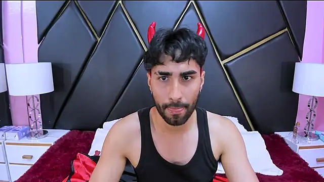 MilanZaire online show from 11.01.25