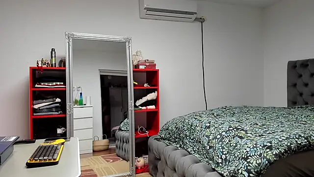 Snapshot of supermanboy94 chatting on 12.11.24 supermanboy94 online show from 12.11.24