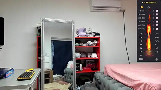 Snapshot of supermanboy94 chatting on 01.25.25 supermanboy94 online show from 01.25.25