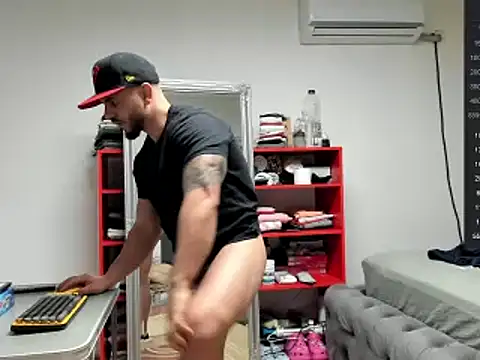 Snapshot of supermanboy94 chatting on 02.03.25 supermanboy94 online show from 02.03.25