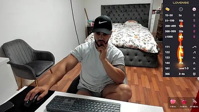 Snapshot of supermanboy94 chatting on 09.25.25 supermanboy94 online show from 09.25.25