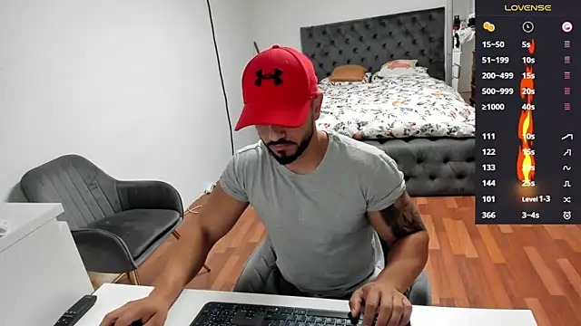 Snapshot of supermanboy94 chatting on 09.30.25 supermanboy94 online show from 09.30.25