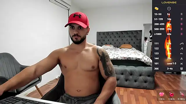 Snapshot of supermanboy94 chatting on 10.01.25 supermanboy94 online show from 10.01.25