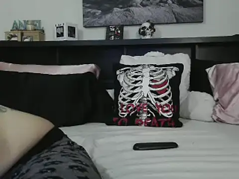 CrystalLakeXO online show from 02.25.25