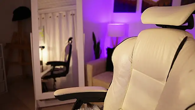 SaraParisi online show from 02.14.25