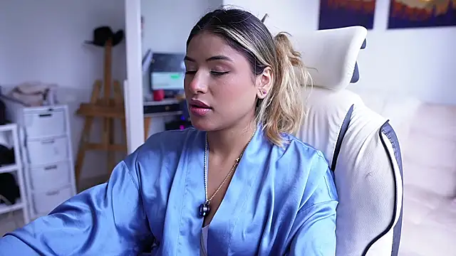 SaraParisi online show from 02.22.25