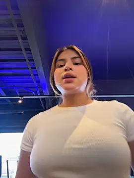 SaraParisi online show from 10.31.25