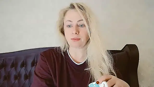 Snapshot of Olesya chatting on 01.11.26 Olesya online show from 01.11.26