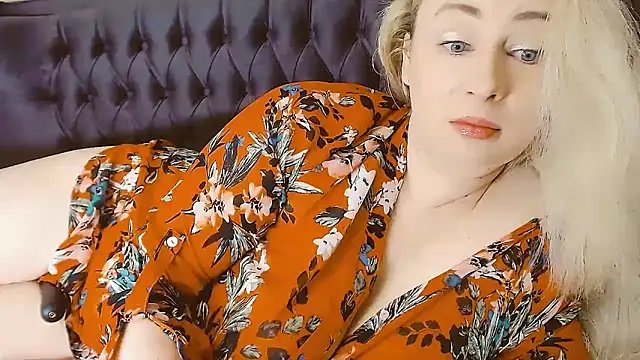 Snapshot of Olesya chatting on 02.20.26 Olesya online show from 02.20.26