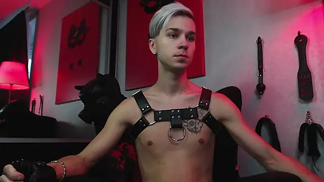 Joseph  Quinn online show from 12.07.24