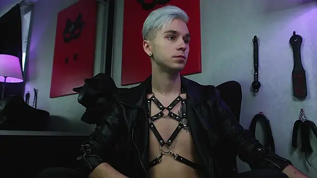 Joseph  Quinn online show from 12.09.24