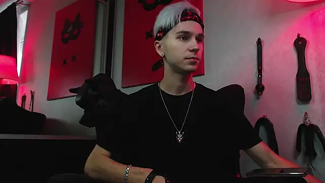 Joseph  Quinn online show from 12.10.24