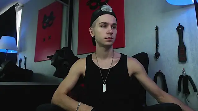 Joseph  Quinn online show from 12.12.24