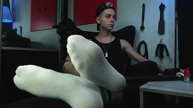 Joseph  Quinn online show from 12.12.24