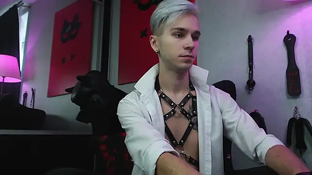 Joseph  Quinn online show from 12.13.24