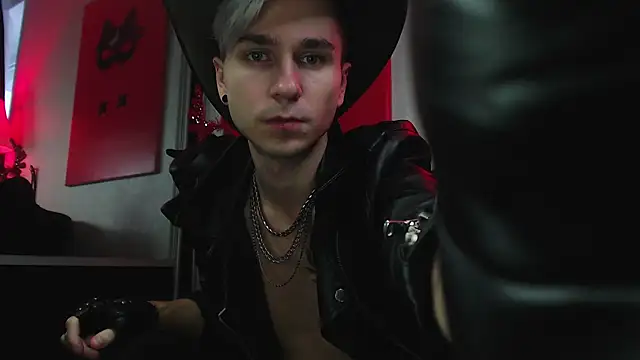 Joseph  Quinn online show from 12.19.24