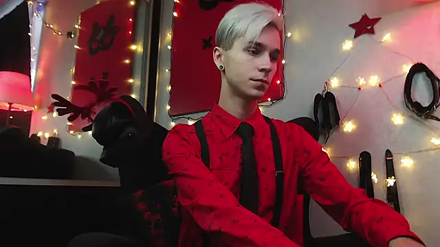 Joseph  Quinn online show from 12.25.24