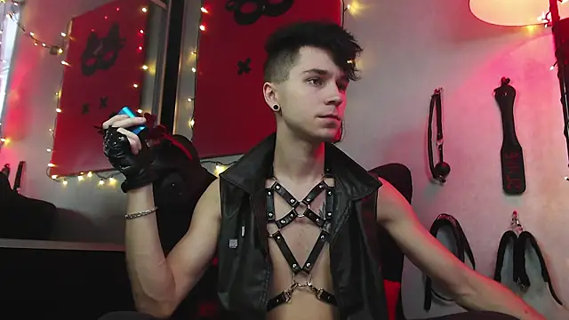 Joseph  Quinn online show from 01.10.25