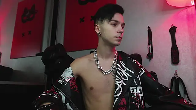 Joseph  Quinn online show from 01.24.25