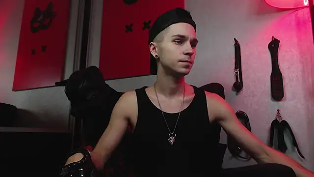 Joseph  Quinn online show from 01.24.25