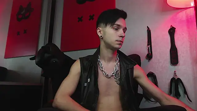 Joseph  Quinn online show from 01.25.25