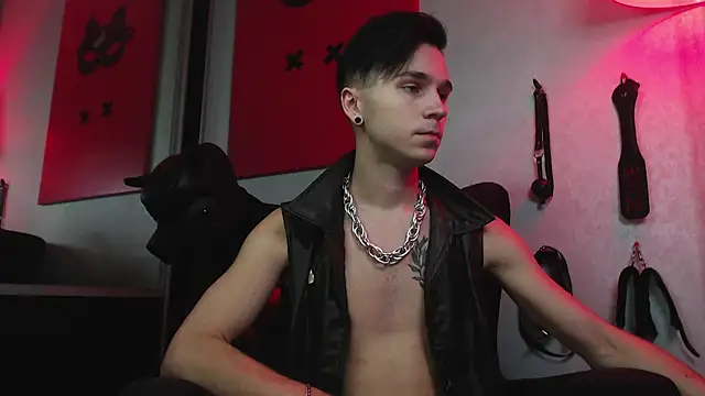 Joseph  Quinn online show from 01.26.25