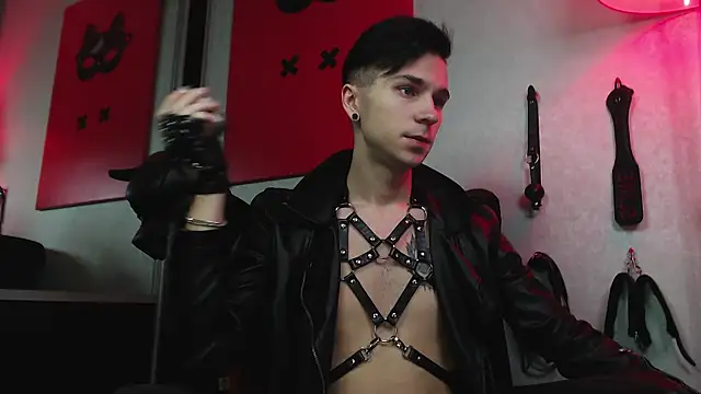 Joseph  Quinn online show from 01.30.25